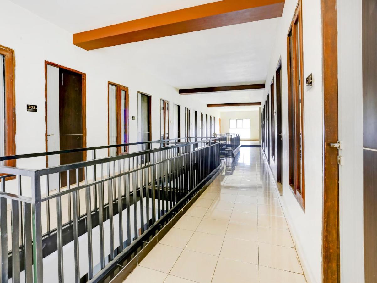 Oyo 3884 Dixie Syariah Guest House Samarinda Exterior foto