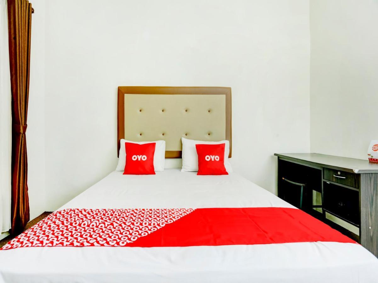Oyo 3884 Dixie Syariah Guest House Samarinda Exterior foto